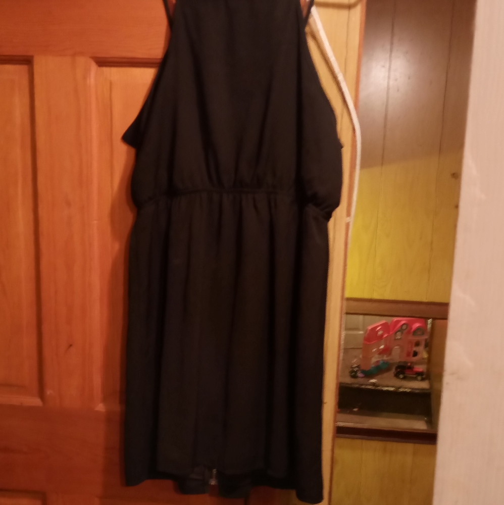 Dress - Picture 3 of 3